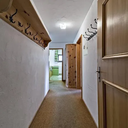 Chesa Chamuotsch - Celerina アパート ツェエリーナ